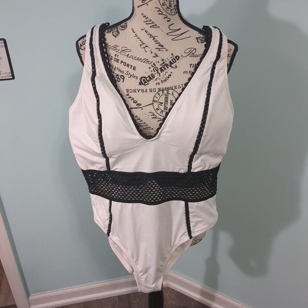 Kenneth Cole Women's Stretch V-Neck One-Piece Swimsuit Size XL new with tags